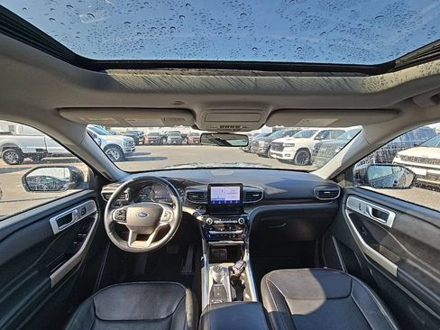 Used 2021 Ford Explorer Limited w/ Equipment Group 301A AWD/4WD image 2