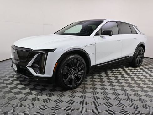 New 2026 Cadillac Lyriq Signature Sport w/ LPO, Floor Liner Package AWD/4WD image 2