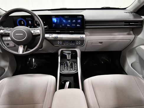 Used 2025 Hyundai Kona SEL image 3