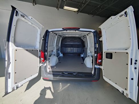 Used 2022 Mercedes-Benz Metris image 8