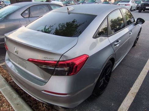 Used 2023 Honda Civic Sport image 2