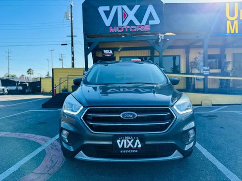 Used 2017 Ford Escape SE w/ Equipment Group 201A FWD image 2