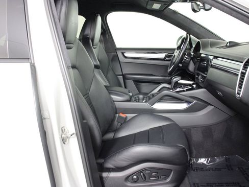 Used 2022 Porsche Cayenne Turbo AWD/4WD image 31