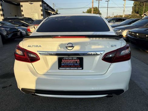 Used 2017 Nissan Altima 2.5 SR w/ Midnight Edition Package FWD image 5