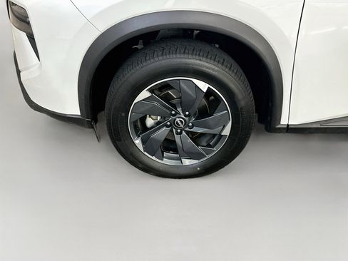 Used 2025 Nissan Rogue SV AWD/4WD image 11