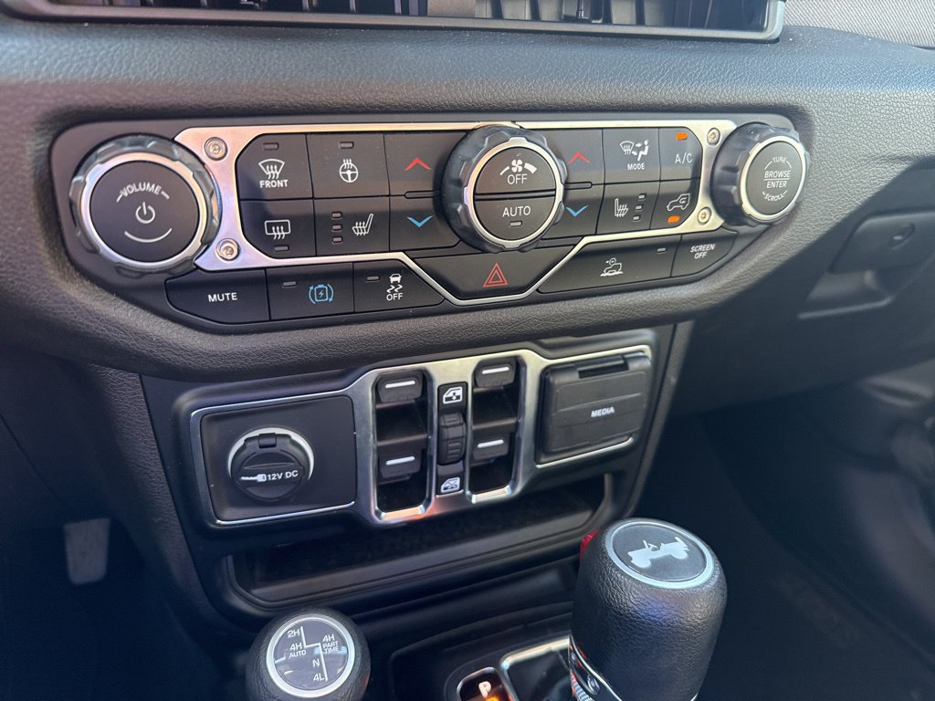 Used 2024 Jeep Wrangler Unlimited w/ Convenience Group AWD/4WD image 21