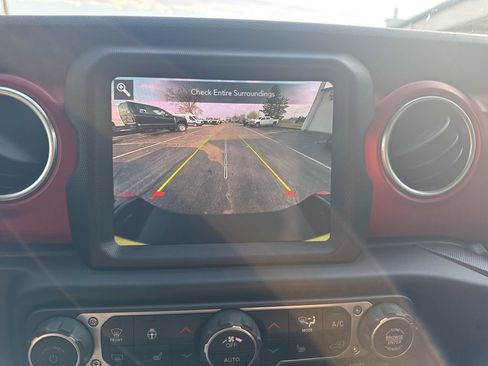 Used 2023 Jeep Gladiator Rubicon w/ Cold Weather Group AWD/4WD image 12