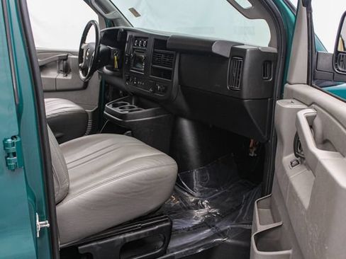 Used 2019 Chevrolet Express 3500 w/ Driver Convenience Package RWD image 25
