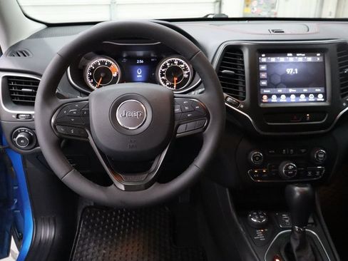 Used 2022 Jeep Cherokee Trailhawk AWD/4WD image 16