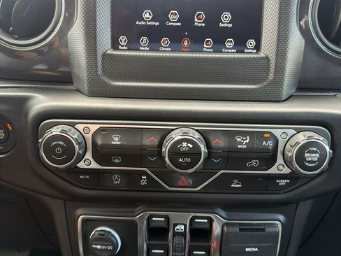 Used 2022 Jeep Gladiator Sport AWD/4WD image 18