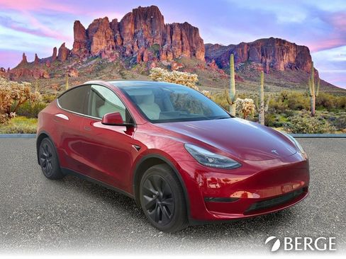 Used 2025 Tesla Model Y Long Range RWD image 9
