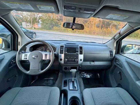 Used 2018 Nissan Frontier SV image 11