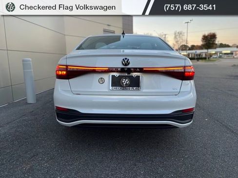New 2026 Volkswagen Jetta SE image 10