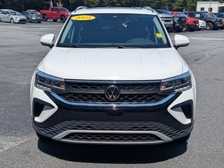 Used 2023 Volkswagen Taos SE w/ Panoramic Sunroof Package FWD video 2
