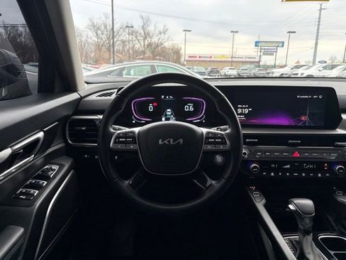 Used 2025 Kia Telluride S image 2