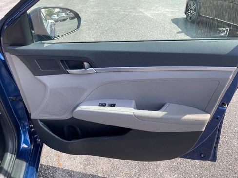 Used 2019 Hyundai Elantra SE FWD image 28