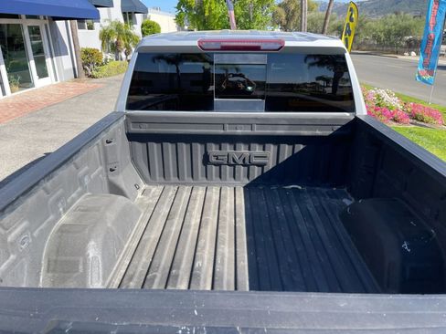 Used 2019 GMC Sierra 1500 SLT w/ SLT Premium Plus Package AWD/4WD image 9