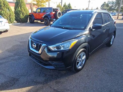 Used 2019 Nissan Kicks S image 3