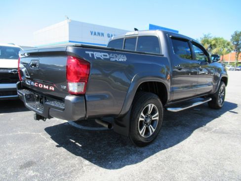 Used 2016 Toyota Tacoma TRD Sport w/ Towing Package AWD/4WD image 5