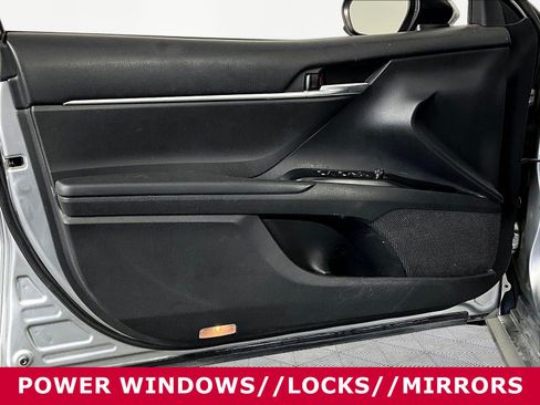 Used 2018 Toyota Camry LE FWD image 18