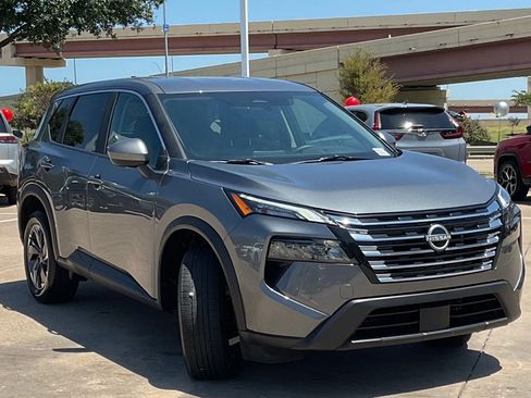 Used 2026 Nissan Rogue SV FWD image 3