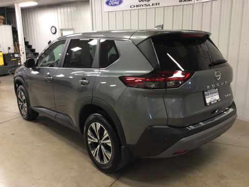 Used 2022 Nissan Rogue SV image 3