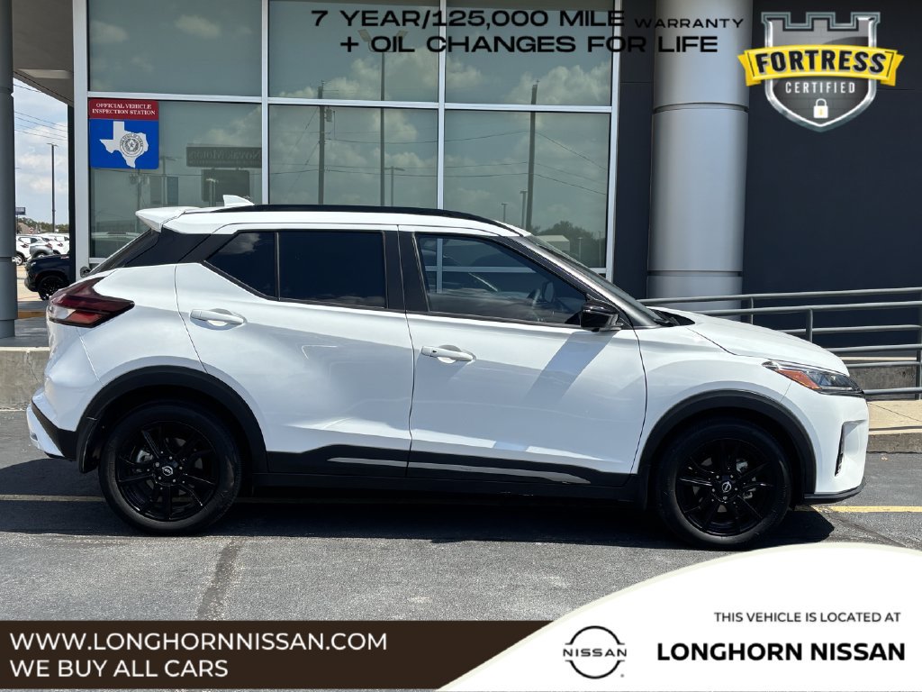 Used 2024 Nissan Kicks SR w/ SR Premium Package FWD image 2