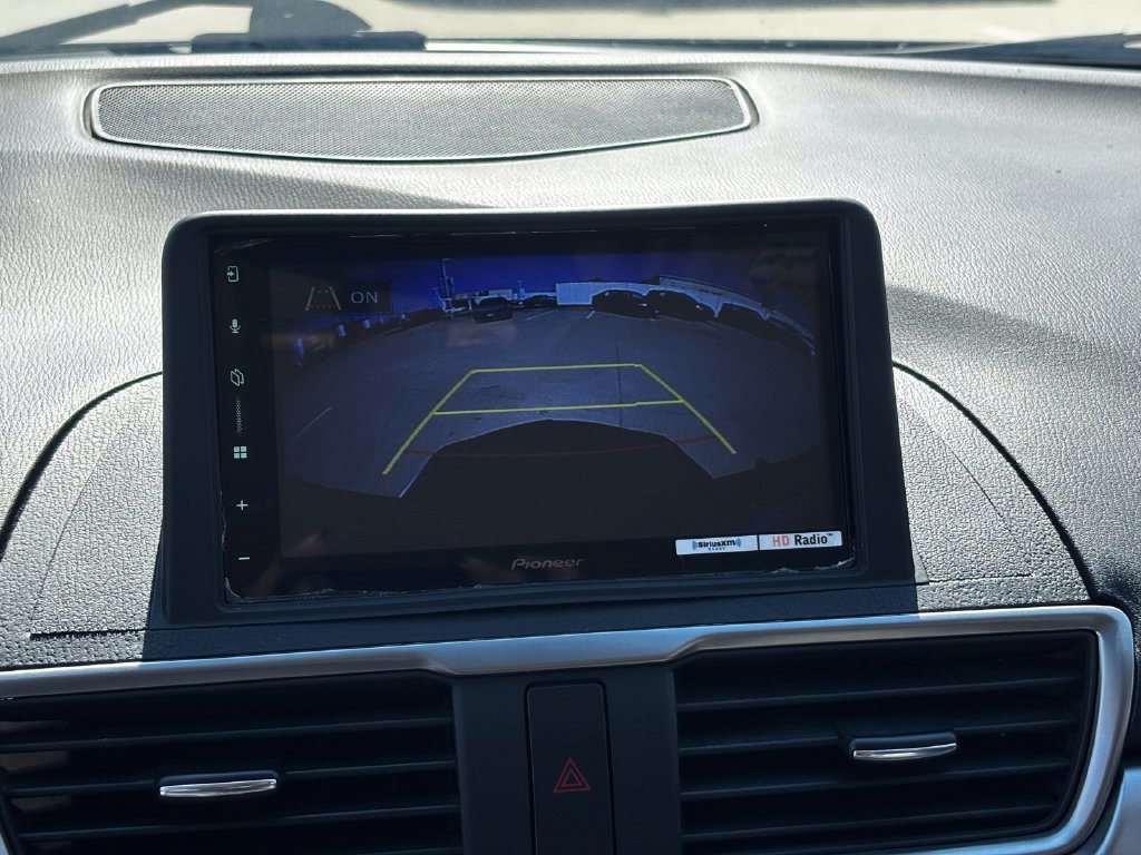 Used 2018 MAZDA MAZDA3 Touring FWD image 23