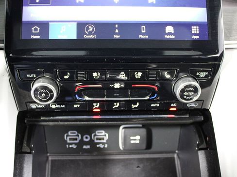 Used 2022 Jeep Grand Cherokee Overland w/ Luxury Tech Group IV image 11