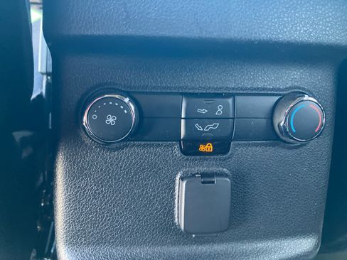 Used 2018 Ford Explorer XLT FWD image 33