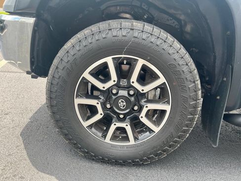 Used 2019 Toyota Tundra Limited w/ Limited Premium Package AWD/4WD image 9