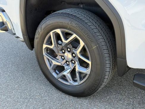 New 2026 GMC Sierra 1500 SLT image 12