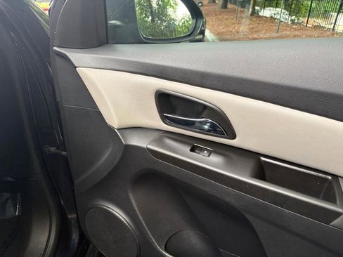 Used 2014 Chevrolet Cruze LS FWD image 34
