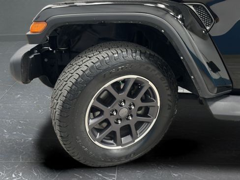 Used 2022 Jeep Gladiator Overland w/ Popular Equipment Package AWD/4WD image 33
