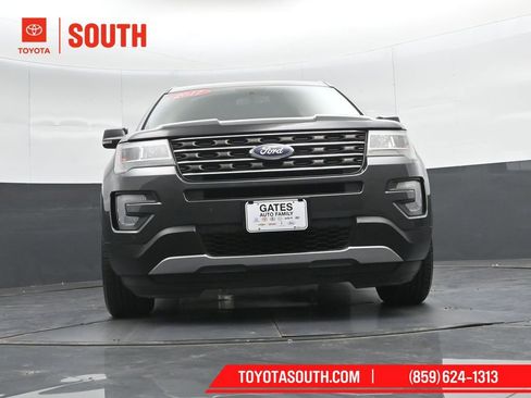 Used 2017 Ford Explorer XLT w/ Equipment Group 202A FWD image 43
