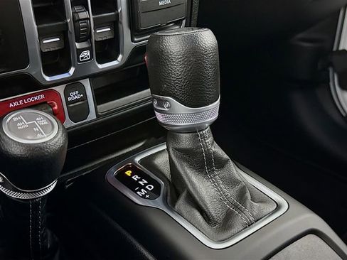 Used 2024 Jeep Wrangler Unlimited image 16