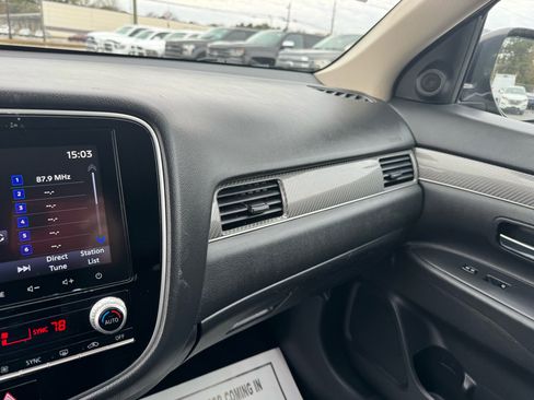 Used 2020 Mitsubishi Outlander SEL image 13