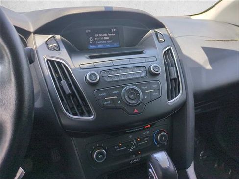 Used 2015 Ford Focus SE w/ Equipment Group 201A FWD image 14