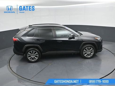 Used 2019 Toyota RAV4 XLE Premium w/ Cold Weather Package AWD/4WD image 46