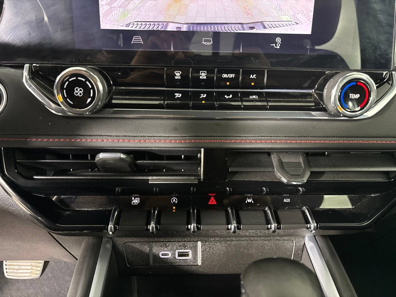 Used 2023 Chevrolet Colorado Z71 AWD/4WD image 18