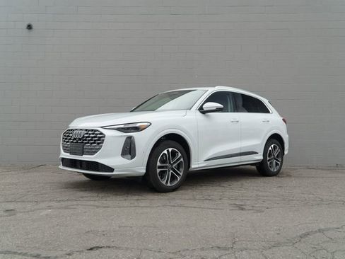 Used 2025 Audi Q5 Premium Plus w/ Premium Plus image 1