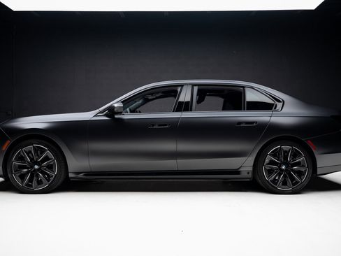 Used 2023 BMW i7 xDrive60 image 16