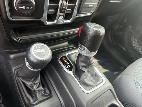 Used 2022 Jeep Wrangler Unlimited Sport AWD/4WD image 28
