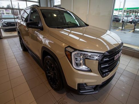 Certified 2023 GMC Terrain SLE w/ Driver Convenience Package image 4