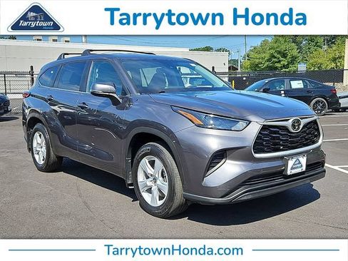 Used 2023 Toyota Highlander L AWD/4WD image 1