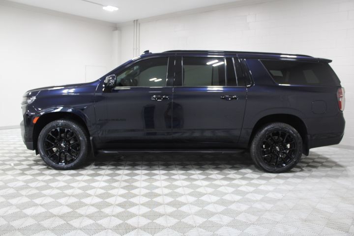 Used 2022 Chevrolet Suburban RST w/ Luxury Package AWD/4WD image 9