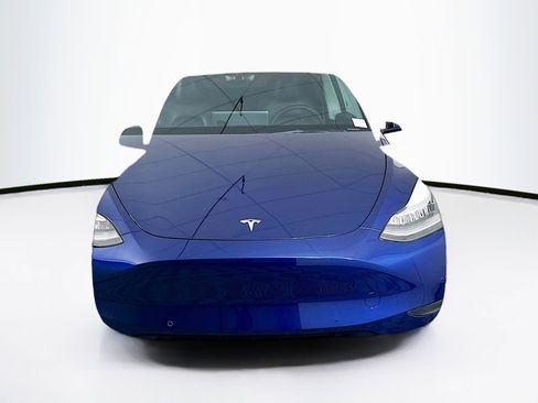 Used 2022 Tesla Model Y Long Range AWD/4WD image 2
