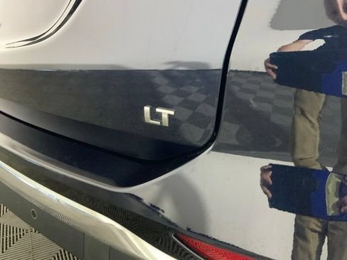Used 2021 Chevrolet Equinox LT FWD image 15