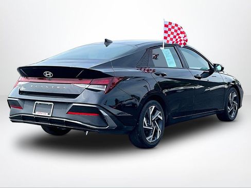 Used 2025 Hyundai Elantra Sport FWD image 2