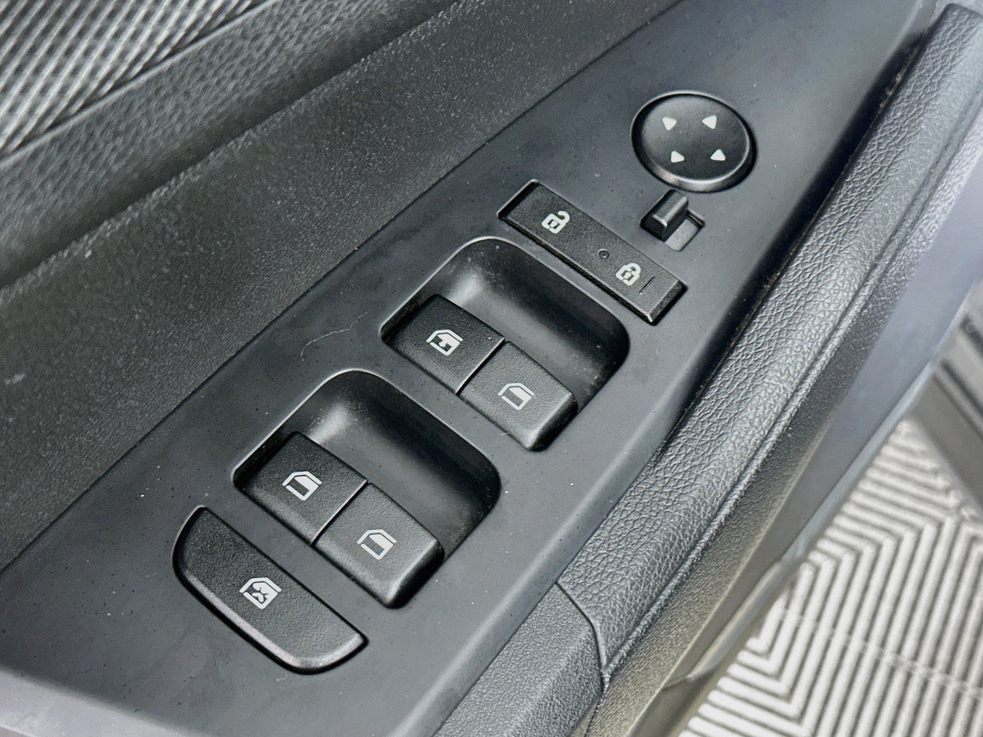 Used 2024 Kia Sportage LX FWD image 17
